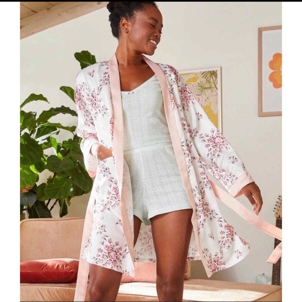 Floral Pink and White Women's Robe